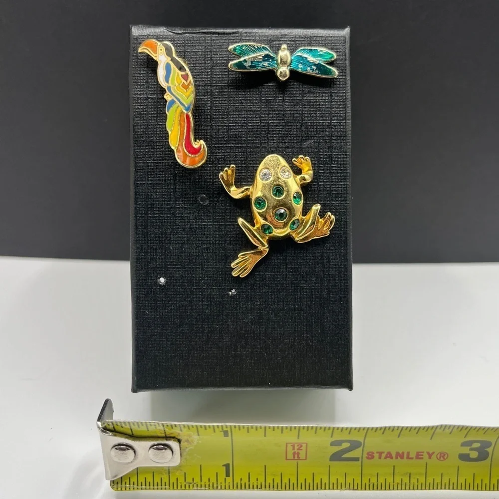 Lot of 3 Gold tone Vintage Avon Animal Pins/Brooches- Frog - Toucan - Dragonfly
